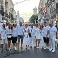 Cena in Bianco 2026: a Barletta oltre 1.100 persone per una festa nel cuore della città