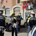 Controlli e sanzioni in piazza Divittorio a Barletta