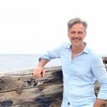 Barletta, la sua costa e la Disfida protagoniste con Beppe Convertini di  "Azzurro – Storie di mare”