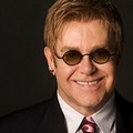 Elton John è la pietra della discordia
