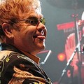 La notte di Elton John è luminosa anche senza le stelle