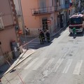 Strada chiusa in via Luigi Dicuonzo a Barletta per una fuga di gas