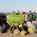 Con Greenpeace stop alla plastica sulla spiaggia di Barletta