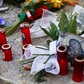Fiaccolata per le vittime, una settimana dopo la tragedia di via Roma