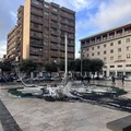 Distrutto l'albero di Natale di Barletta: il maltempo devasta l’installazione in Piazza Moro