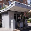 «In via Canosa il distributore di benzina è inclinato, può crollare»