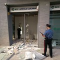Esplosione nella notte: assalto al bancomat della BCC in via Giulini