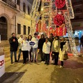  "Regala una candela ", si accende l'albero di Natale in piazza Caduti