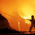 Incendio in via dell'Industria, le fiamme hanno inghiottito un capannone