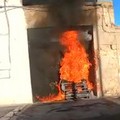 Incendio in Piazza Marina, bruciano pedane al mercato del pesce