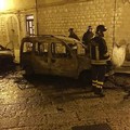 Nella notte due automobili in fiamme all'orologio di San Giacomo