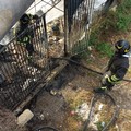 Incendio sotto la scalinata tra via Mura del Carmine e la litoranea Mennea