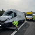 Incidente sull'A14, camion si ribalta: un barlettano tra i feriti