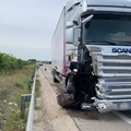 Incidente tra camion e trattore: il conducente è in pericolo di vita