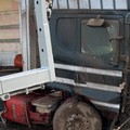 Camion carico di olive finisce fuori strada sulla Barletta - Canosa