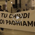 L'economia è in ginocchio, lavoratori in piazza a Barletta: «Chiediamo aiuto»