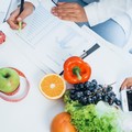 Perché un corso di nutrizione online è la scelta giusta per medici, biologi e dietisti