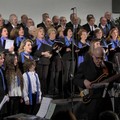 Il Maestro Paolo Lepore dirige il Coro del Faro presso la Cattedrale