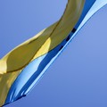 Domenica 17 luglio, una bandiera ucraina sulla facciata del Municipio