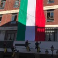 Festa di Santa Barbara a Barletta, tricolore dispiegato sul Palazzo di Città