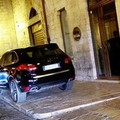 Il marciapiede diventa parcheggio in corso Cavour