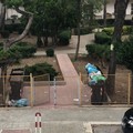Parco comunale in via Dante Alighieri: una discarica condominiale