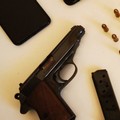 Detenzione di armi e stupefacenti: coniugi arrestati a Barletta