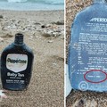 Plastica anni '70 sulla spiaggia di Barletta: c'è ancora il prezzo in lire