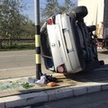 Si ribalta auto su via Trani, ancora un incidente stradale