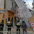 Vento forte a Barletta, crolla un ponteggio in via Gorizia