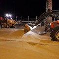 Rimossa la sabbia da strada e marciapiedi sul lungomare Mennea di Barletta