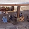 Sgomberata famiglia rumena accampata nella stazione di Barletta