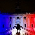 Strage di Parigi, il tricolore francese illuminerà il teatro Curci