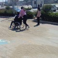 Lungomare invaso dalla sabbia, impraticabile da pedoni e ciclisti
