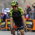 Simon Yates positivo al Covid. Il ciclista abbandona il Giro d'Italia