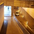Allagato il sottovia Pertini di Barletta, bloccata un'auto nell'acqua alta