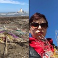 Sulla spiaggia di Barletta fioriscono rifiuti, il racconto di Rosangela su Instagram
