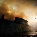 Puzza di bruciato per Barletta, grosso incendio in via dell'industria all'angolo con via Scuro