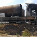 Autocarro in fiamme sulla SS16bis fra Trani e Barletta