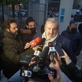 Confronto con Emiliano a Barletta: PNRR, politica, sociale. Polemica su vaccini ai bambini