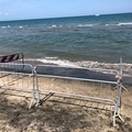 Emerge un relitto dal mare a Barletta, interdette attività balneari in un tratto della costa