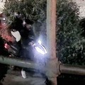 Incendio auto giornalista, spunta un video. Polizia sulle tracce dei banditi