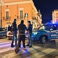 Controlli della Polizia in via Lattanzio a Barletta: verifiche su bici elettriche e monopattini