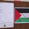 «Aggrediti da turisti israeliani per aver esposto la bandiera palestinese», la denuncia della titolare della libreria Einaudi