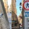 "Toilette" pubblica in via Sant'Andrea, l'arte di strada si fa denuncia