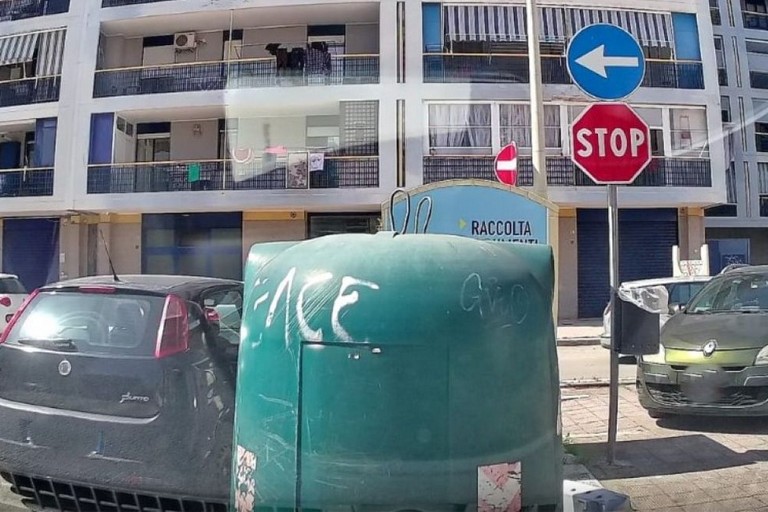 Bar.S.A, abbandono rifiuti presso campana del vetro