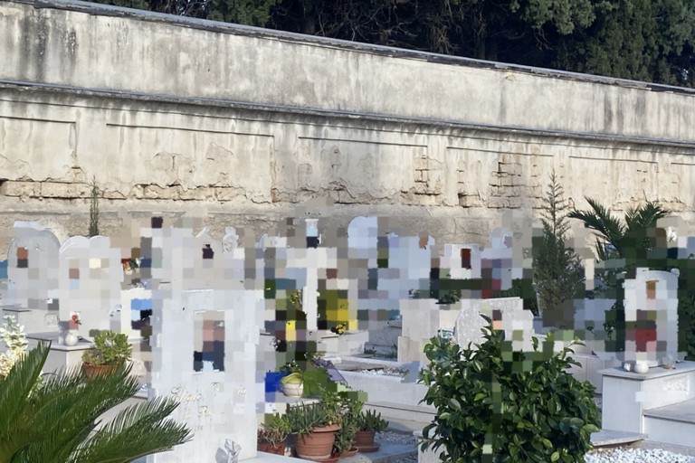 Cimitero danneggiato
