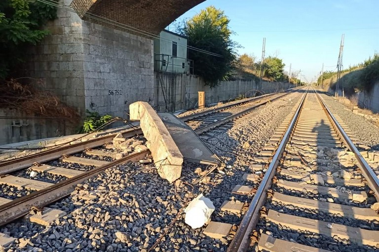 Danni sulla rete ferroviaria tra Bari e Foggia