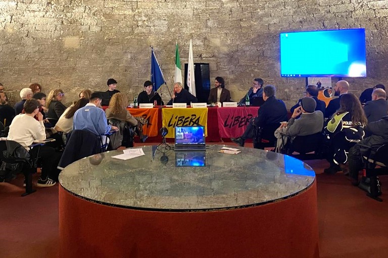 Don Ciotti a Barletta. <span>Foto Marco Cassatella</span>