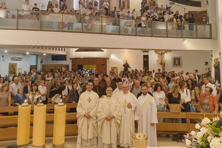 La comunità parrocchiale del Buon Pastore saluta don Mimmo Minervini dopo 21 anni